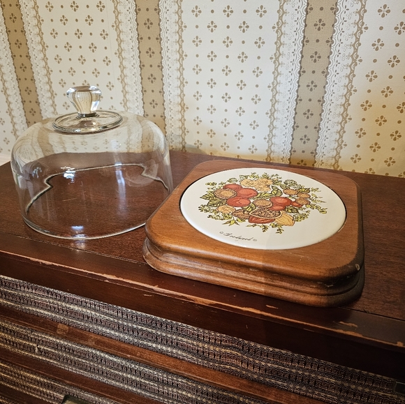 Vintage Goodwood glass dome with teak base cheese serving cloche. - Picture 2 of 4